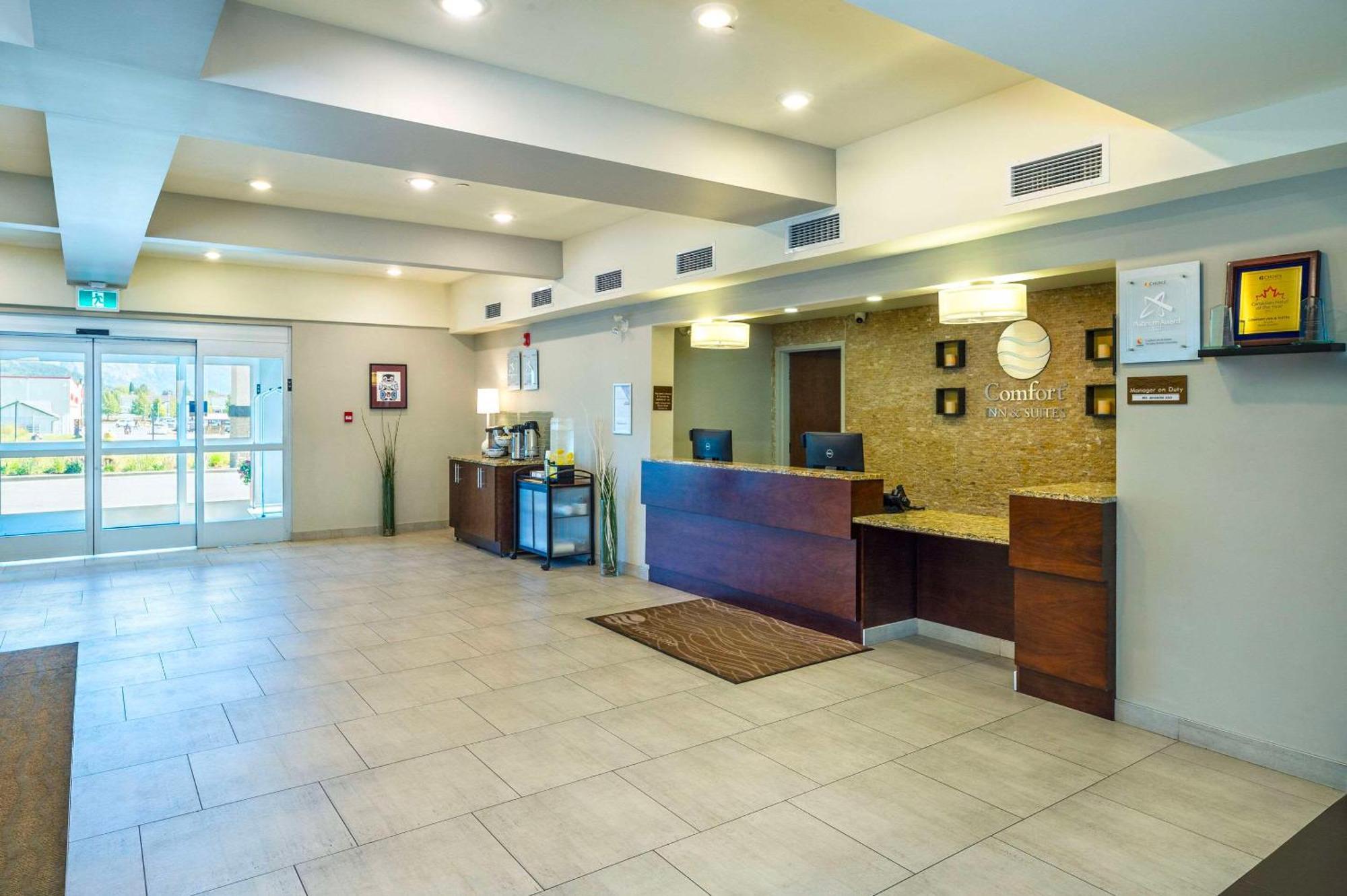 Comfort Inn & Suites Terrace Exterior photo