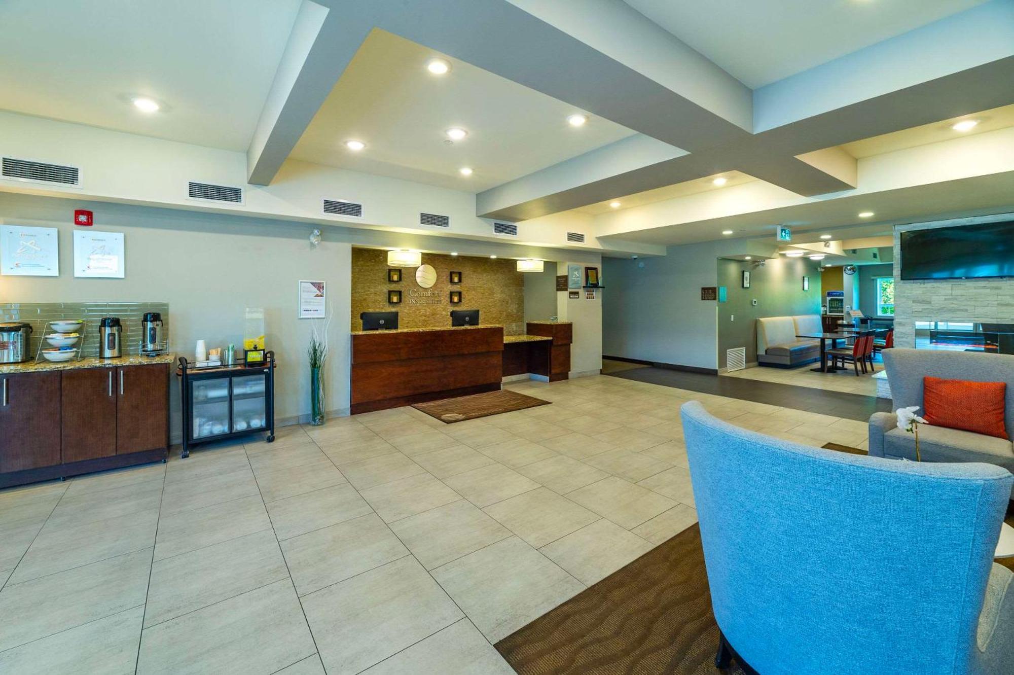 Comfort Inn & Suites Terrace Exterior photo