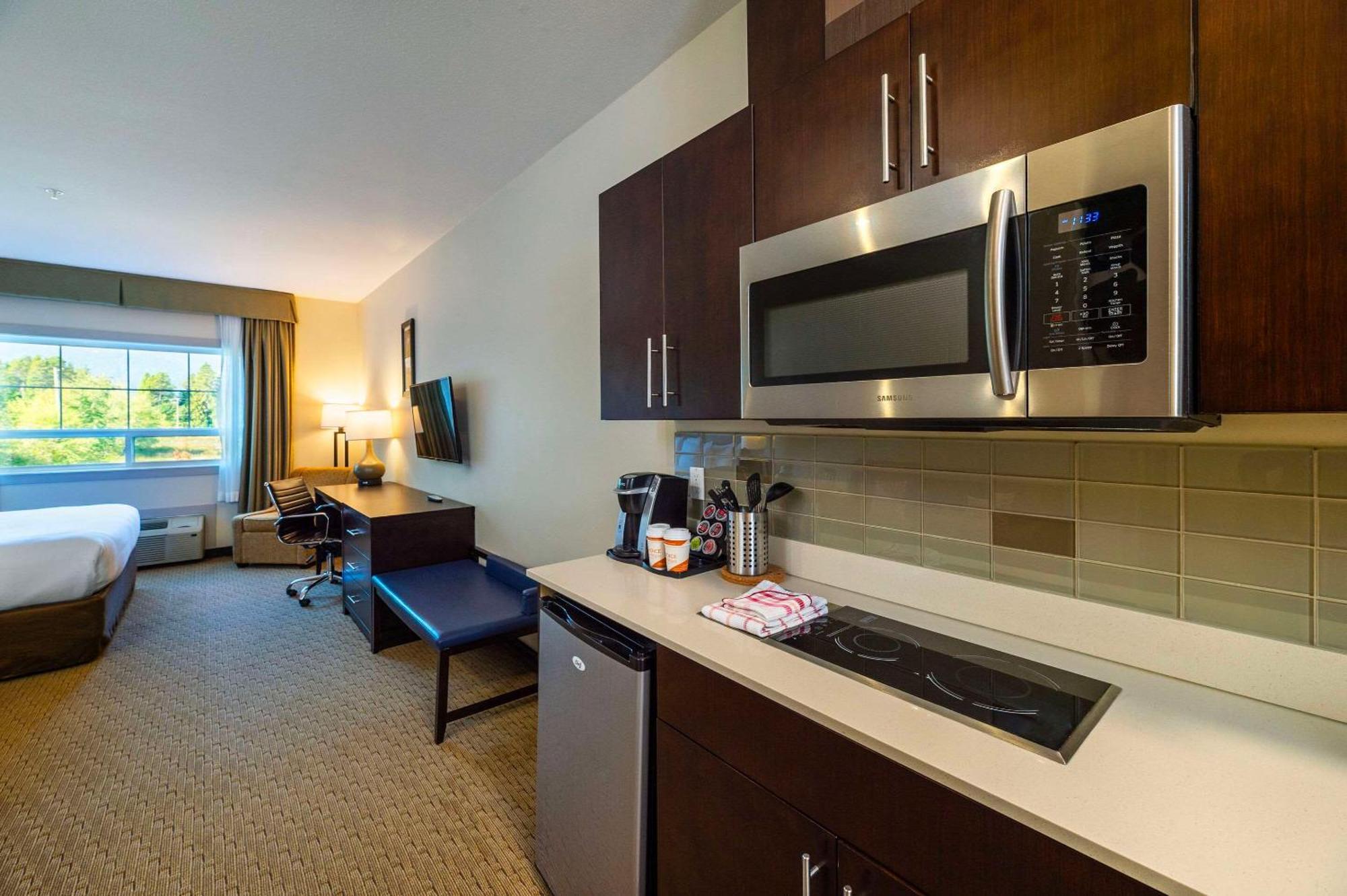 Comfort Inn & Suites Terrace Exterior photo