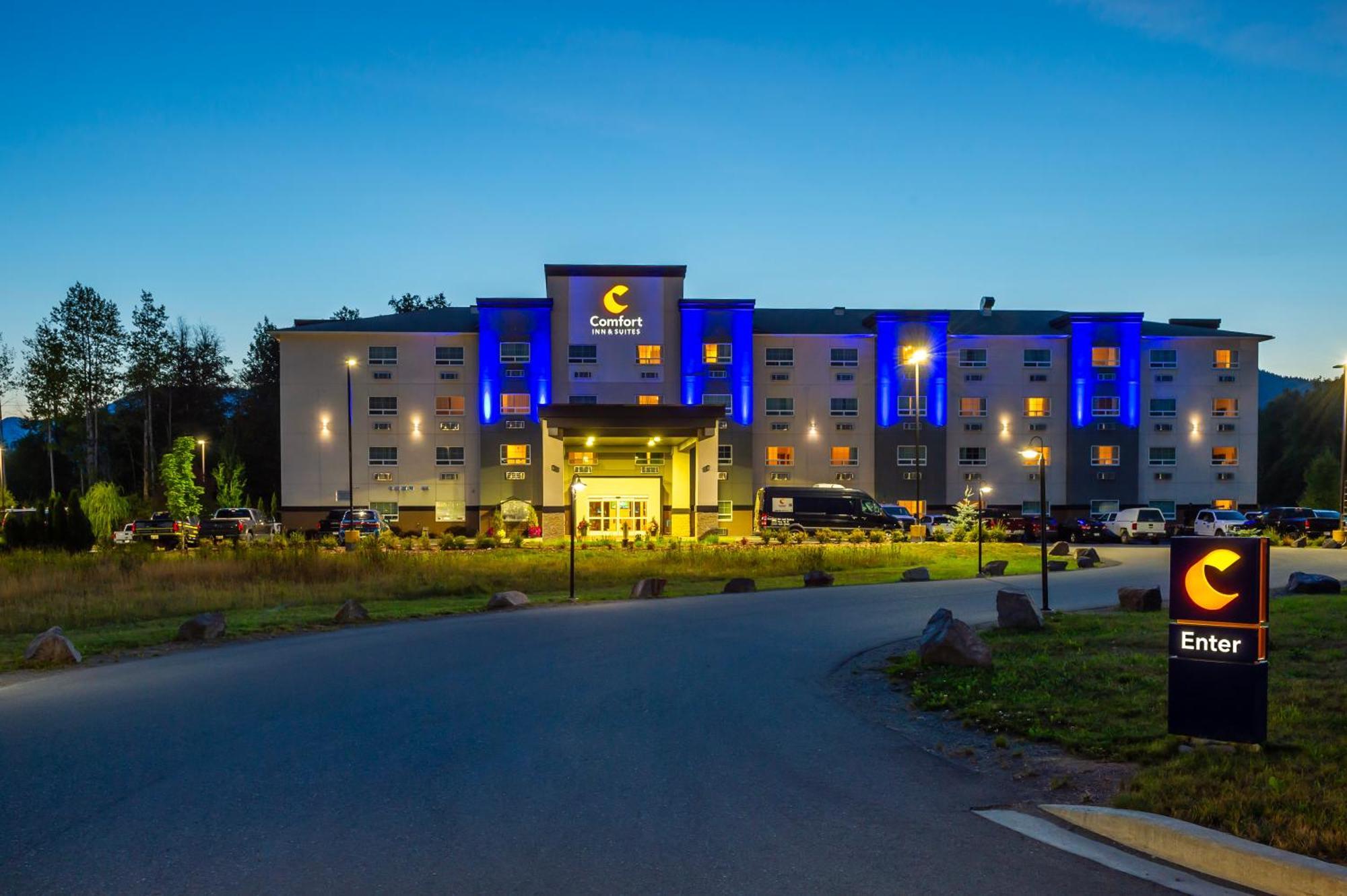 Comfort Inn & Suites Terrace Exterior photo