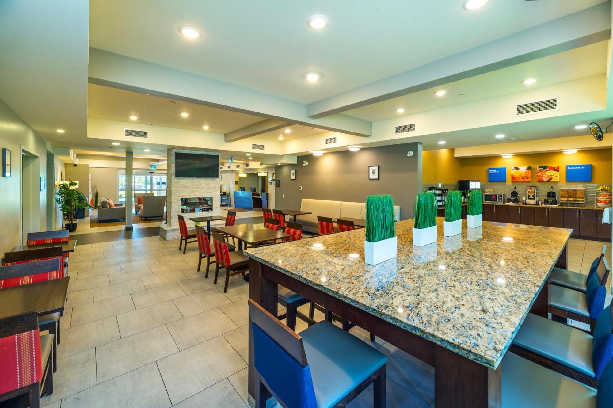 Comfort Inn & Suites Terrace Exterior photo