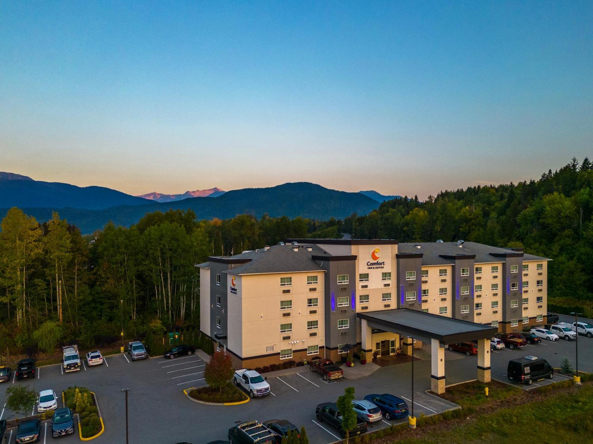 Comfort Inn & Suites Terrace Exterior photo